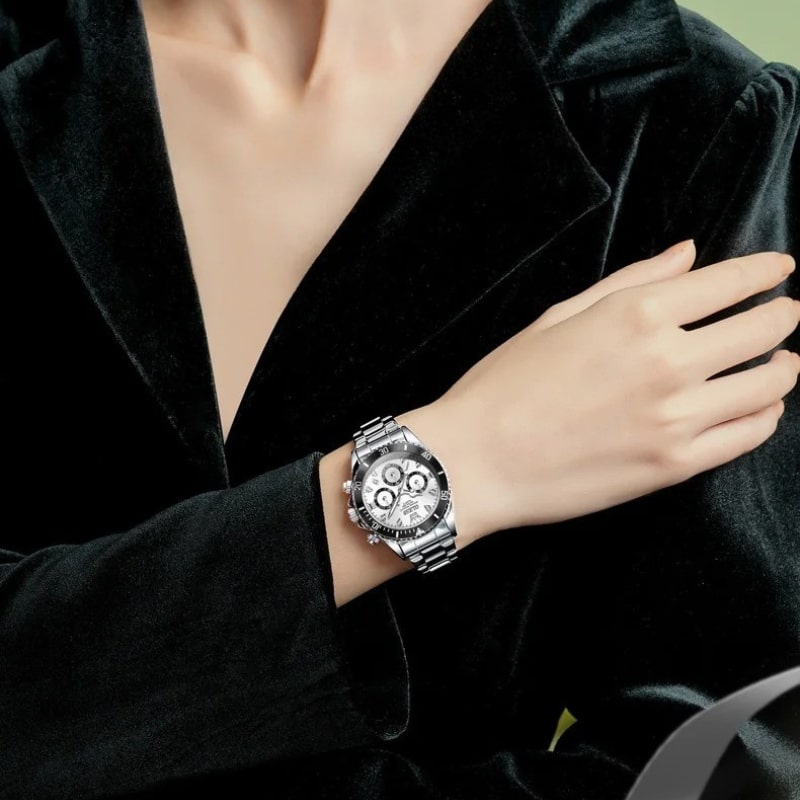 Montre Chronographe Femme Argentée Lunette Noire 35 mm