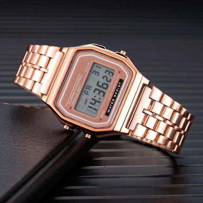 Montre Digitale Femme au Bracelet Métal Finition Brillante