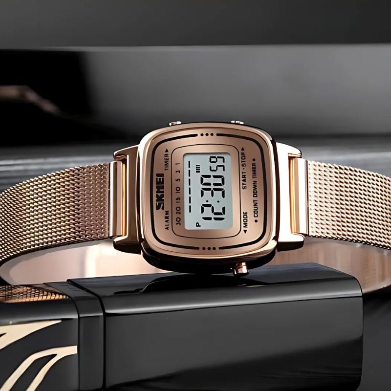 Montre Digitale Femme au Cadran Carré Métallisé