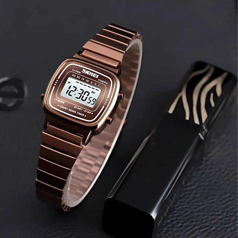 Montre Digitale Femme au Cadran Carré Métallisé