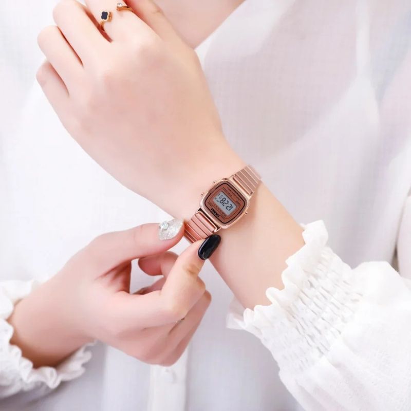 Montre Digitale Femme Design Or Rose et Lecture Instantanée