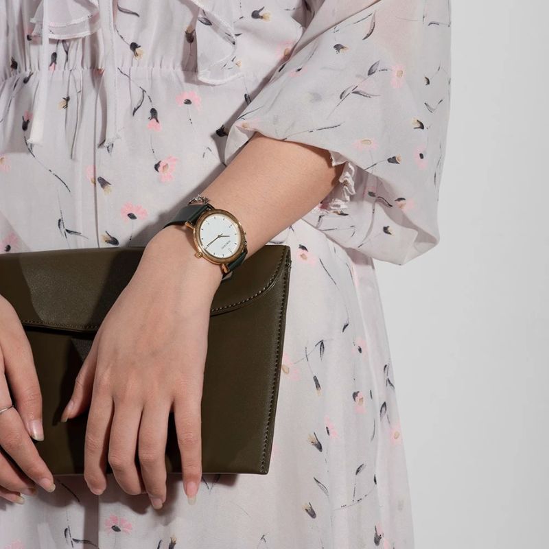 Montre en Bois Femme Boîtier Doré Cadran Minimaliste