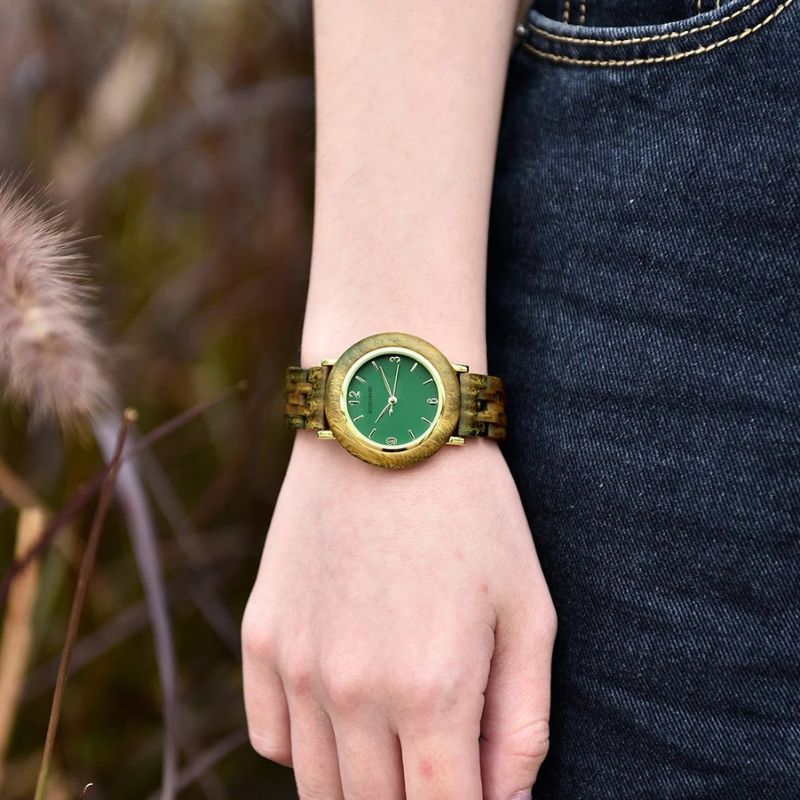 Montre en Bois Femme Cadran Épuré Coloris Naturels