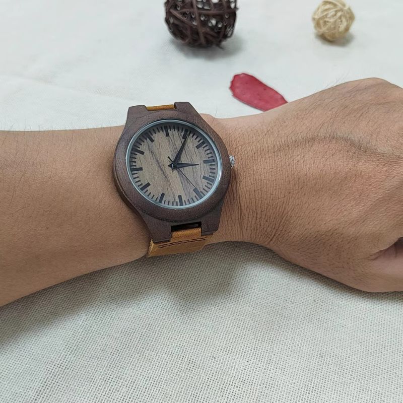 Montre en Bois Femme Quartz Boîtier Bois Bracelet Cuir