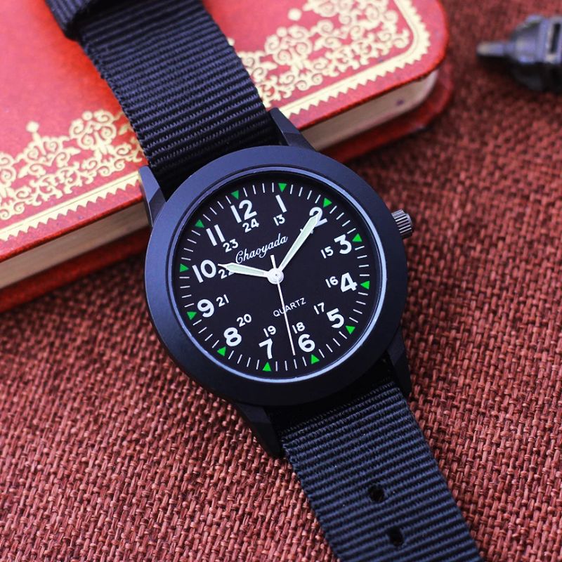 Montre enfant garçon à bracelet nylon – Cadran clair et pratique