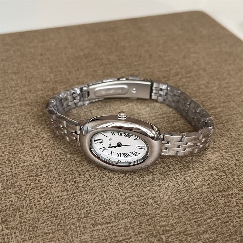 Montre Femme cadran ovale