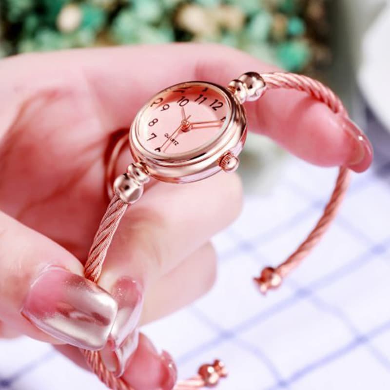 Montre Femme Quartz Rétro Ronde Acier