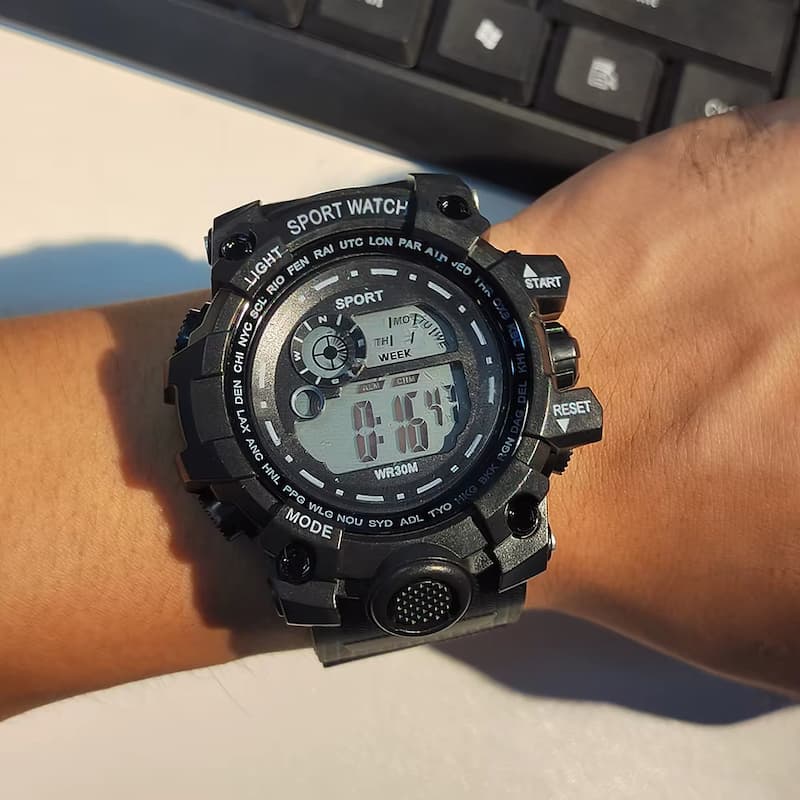 Montre Sport Digitale Homme 50 mm Robuste
