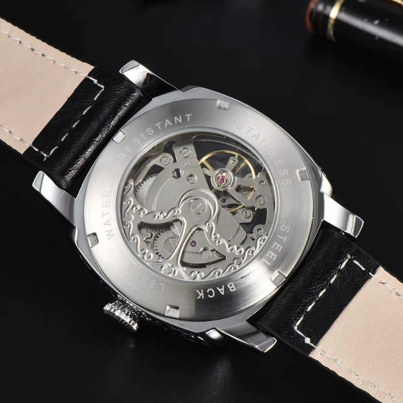 Montre Squelette Homme Automatique Design Gravé