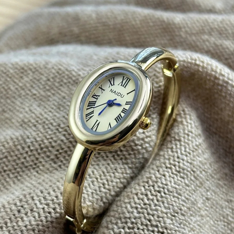 Montre Vintage Femme Ovale Élégante